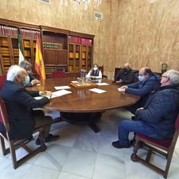 Reunión del subdelegado del Gobierno en Almería, Manuel de la Fuente, con el sector pesquero