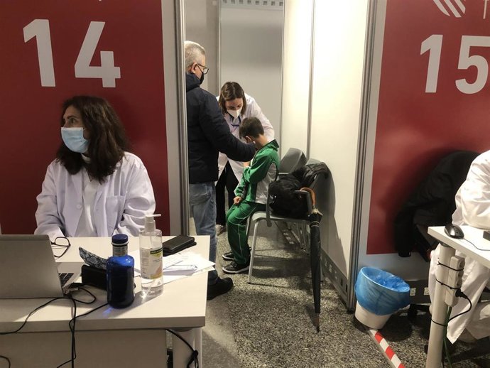 Sanidad retoma en Valncia la administración de la segunda dosis a menores pendientes de completar la pauta