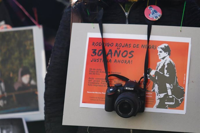 Archivo - Acto en recuerdo del asesinato de Rodrigo Rojas de Negri durante la dictadura militar chilena