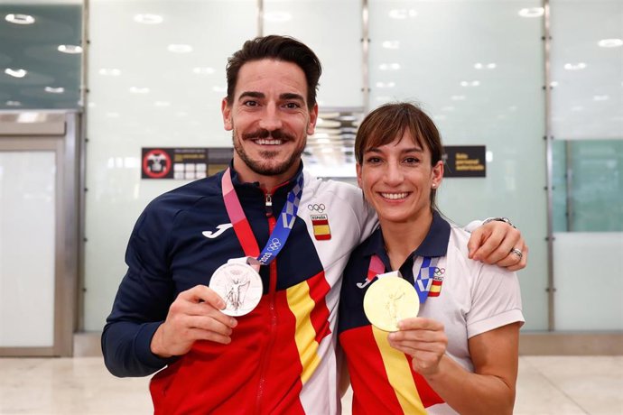 Archivo - Damián Quintero y Sandra Sánchez a su llegada a España tras los Juegos Olímpicos de Tokio
