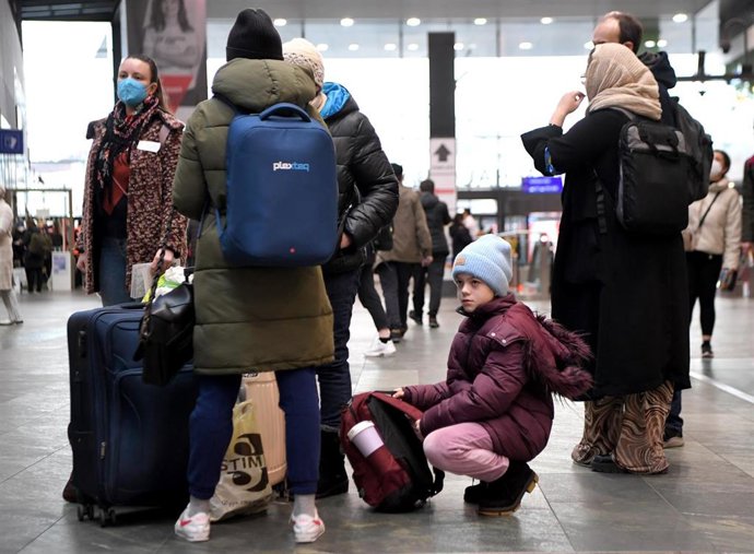 FILED - 16 March 2022, Austria, Vienna: Masha (11) from Vinnitsa waits with family members at Vienna's main train station for their onward journey to Sofia, Bulgaria. According to the United Nations' International Organization for Migration, around 3 mi