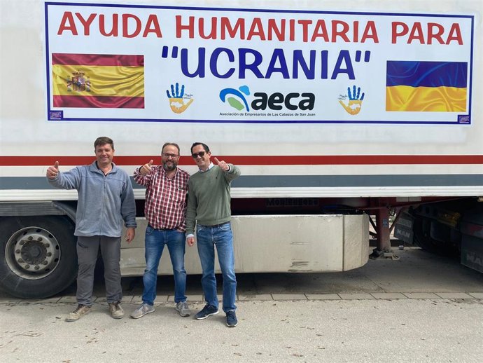 La Asociación de Empresarios de Las Cabezas de San Juan (AECA) ha fletado un tráiler con 20 toneladas de ayuda humanitaria para Ucrania.