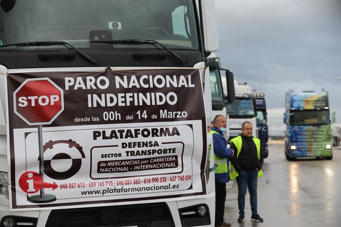 Transportistas a su llegada al Polígono Industrial Barral, en el noveno día de paro nacional de transportistas, a 22 de marzo de 2022, en San Fernando de Henares, Madrid (España). Con este paro indefinido, convocado a nivel nacional por la Plataforma pa