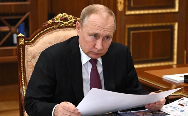 Rusia quiere a Estados Unidos "Detén tus amenazas" Y "Deja de transportar armas" A Kiev para normalizar las relaciones. el presidente ruso vladimir putin
