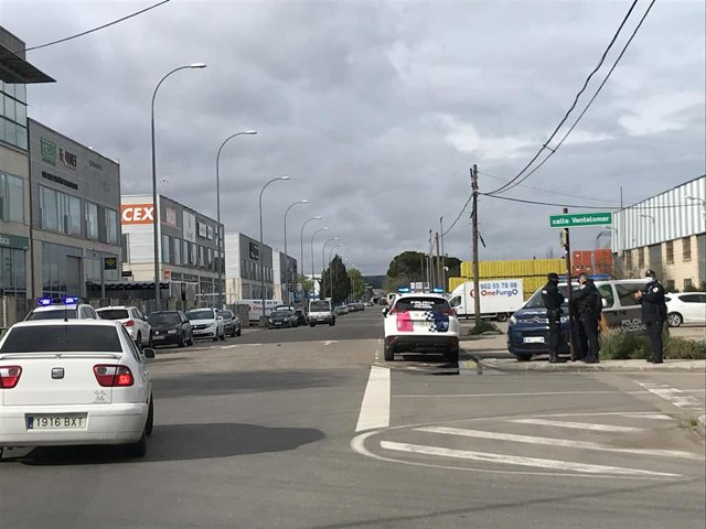 Efectivos de Poicía Nacional desplegados en el polígono industrial de Toledo.