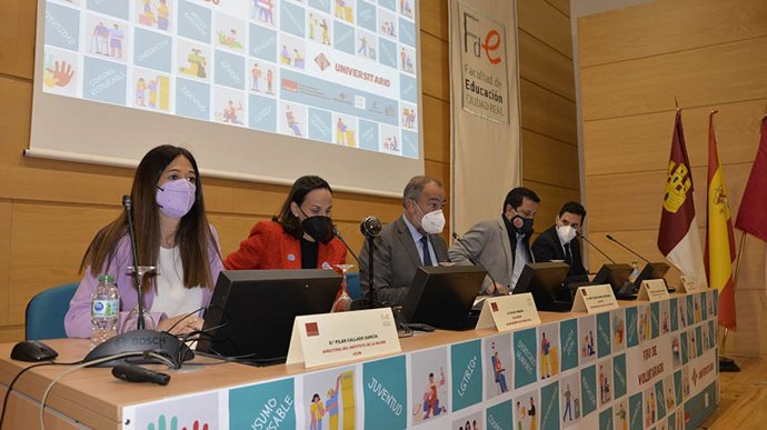 El rector de la UCLM, Julián Garde.