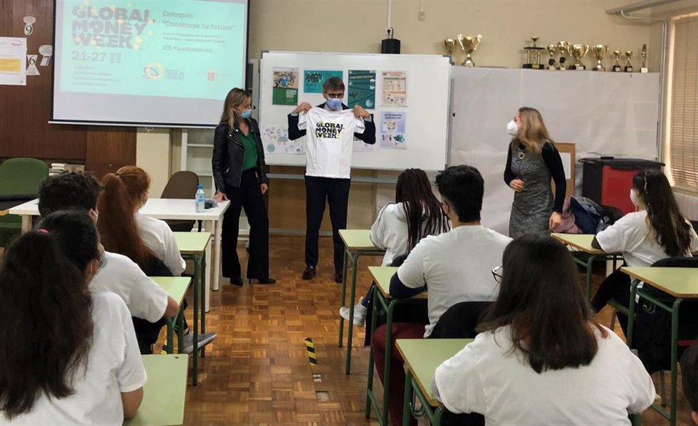 El consejero de Economía, Hacienda y Administración Digital, Luis Alberto Marín, durante la Semana de las Ciencias Sociales del instituto Floridablanca y la participación de la Región en la Global Money Week de la OCDE