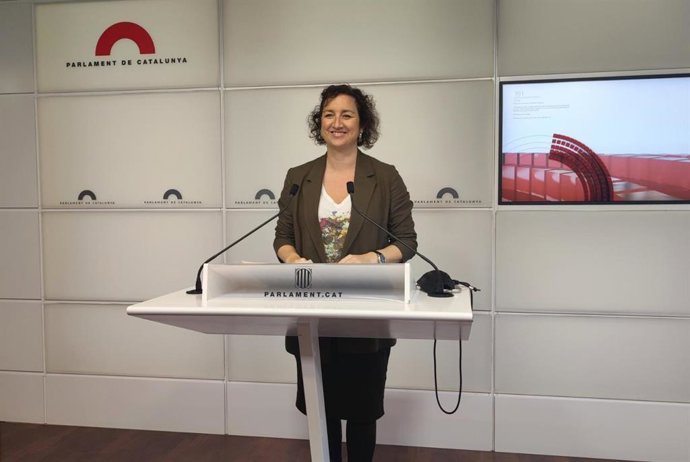 La portavoz del PSC en el Parlament, Alícia Romero, en rueda de prensa en la Cámara.