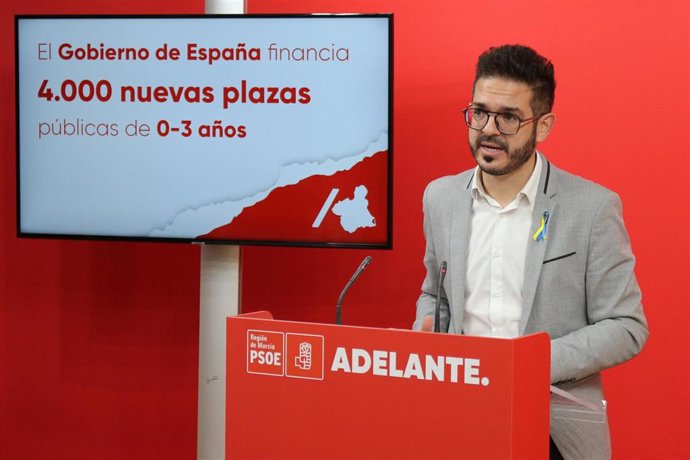 EL secretario de Educación, Formación Profesional y Universidades del Partido Socialista de la Región de Murcia y diputado regional, Antonio Espín