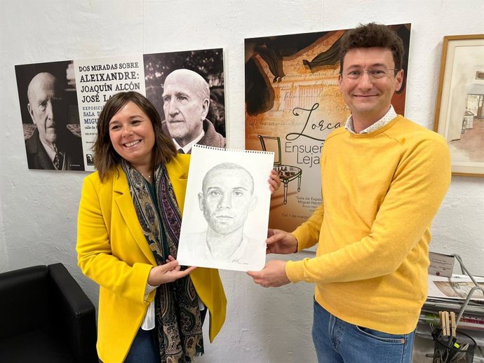 El dibujante Francesc Sánchez Macias dona un retrato de Miguel Hernández para la Casa Museo de Orihuela