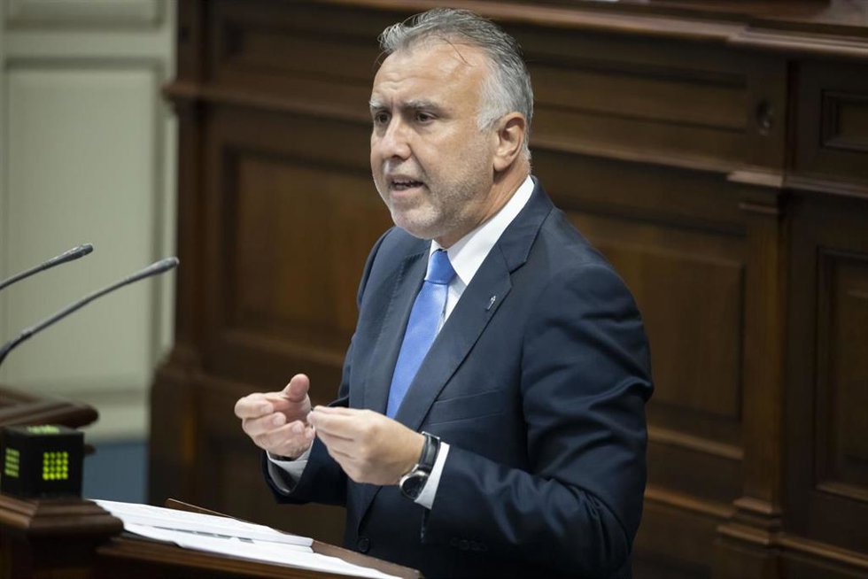 Archivo - El presidente de Canarias, Ángel Víctor Torres, en el pleno del 'Debate sobre el Estado de la Nacionalidad'