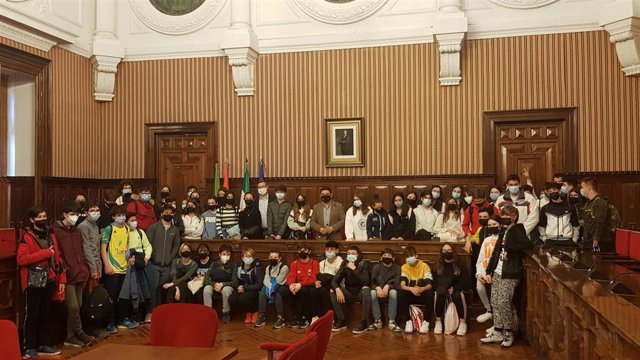 Alumnado del IES Santa Teresa a la Diputación de Jaén