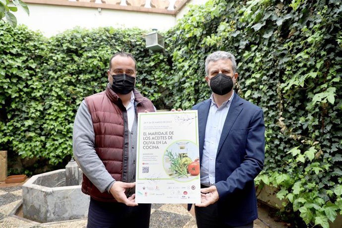 El delegado de Agricultura de la Diputación de Córdoba, Francisco Ángel Sánchez (dcha.), en la presentación de las XVI Jornadas Técnicas Andaluzas sobre Sostenibilidad en el Medio Rural.