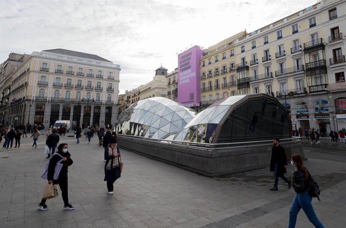 Archivo - Puerta del Sol.