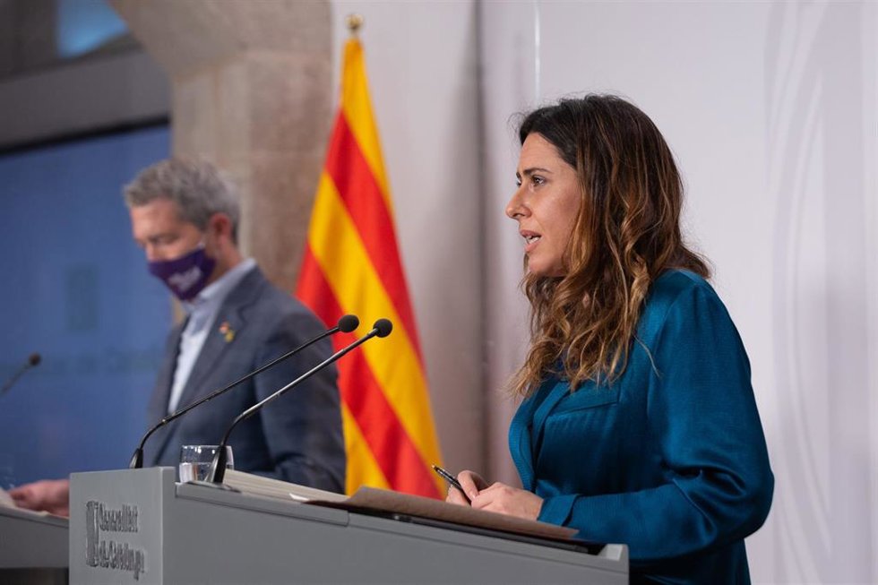 La portavoz del Govern, Patrícia Plaja, junto al conseller de Educación, Josep Gonzlez-Cambray, en la rueda de prensa posterior al Consell Executiu.