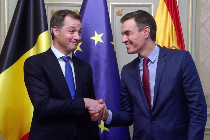 El presidente del Gobierno, Pedro Sánchez, junto al primer ministro de Bélgica, Alexander De Croo, este lunes en Bruselas.