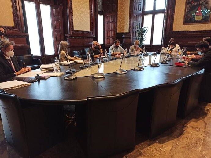 Mesa del Parlament reunida el 22 de marzo.