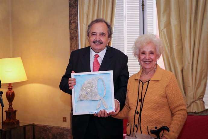 Archivo - El embajador de Argentina en España, Ricardo Alfonsín, homenajea a Estela de Carlotto