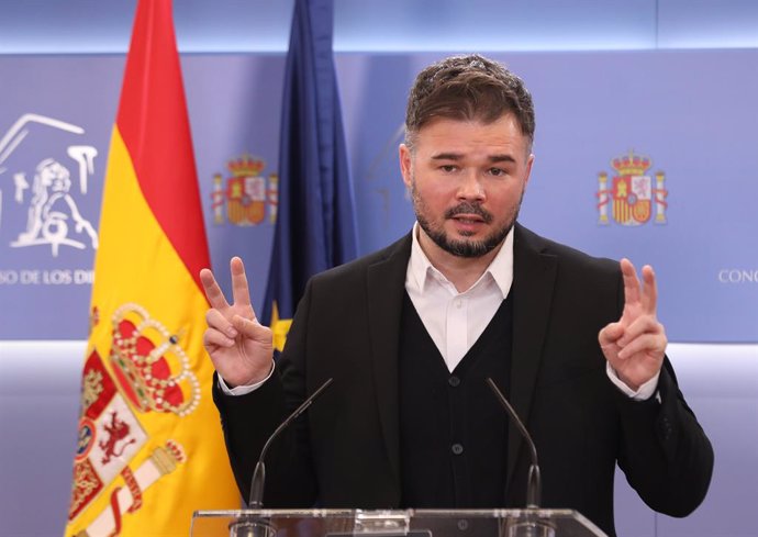 El portavoz parlamentario de ERC en el Congreso, Gabriel Rufián, interviene en una rueda de prensa previa a una reunión de la Junta de Portavoces, en el Congreso de los Diputados, a 22 de marzo de 2022, en Madrid (España).