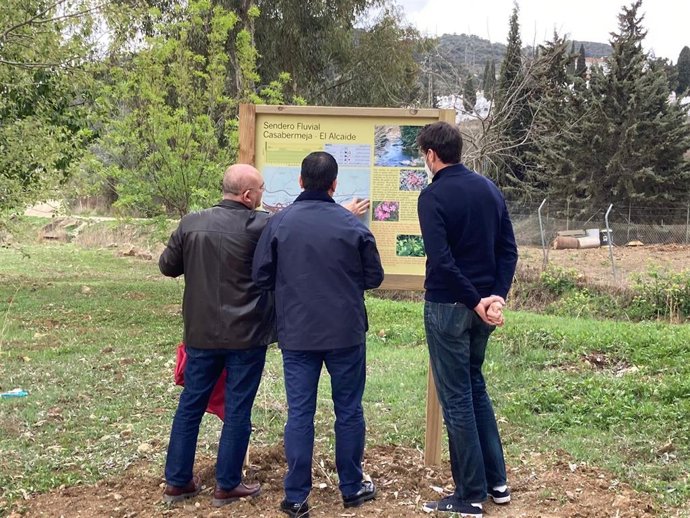 Un nuevo sendero fluvial une el núcleo urbano de Casabermeja con la urbanización El Alcaide
