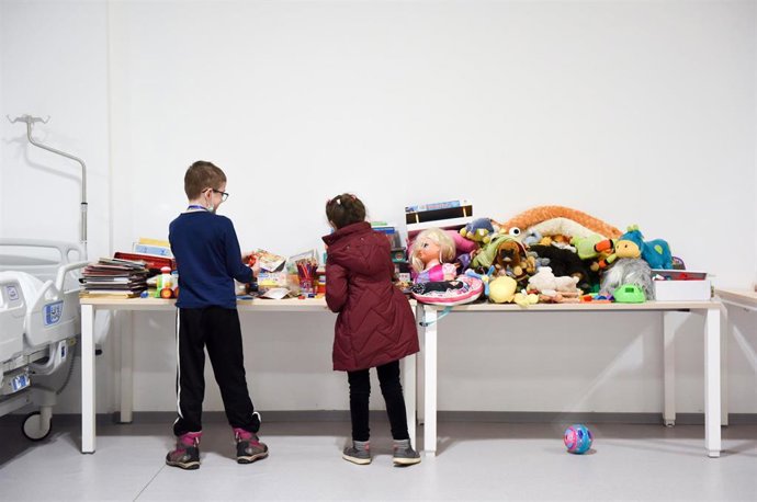 Dos niños procedentes de Ucrania (ARCHIVO)