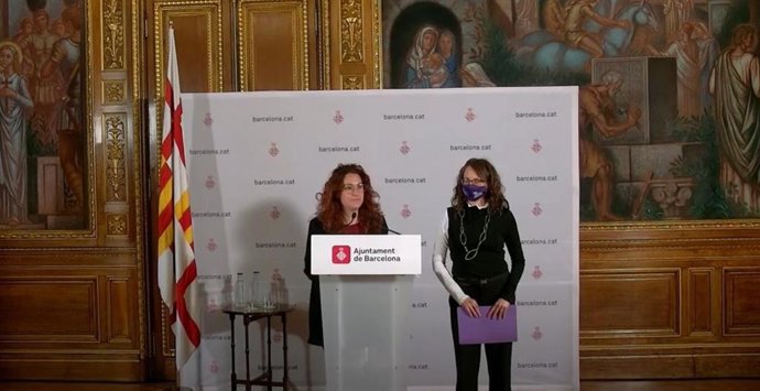La teniente de alcalde de Derechos Sociales de Barcelona, Laura Pérez, y la consellera de Igualdad y Feminismos de la Generalitat, Tnia Verge, en rueda de prensa.
