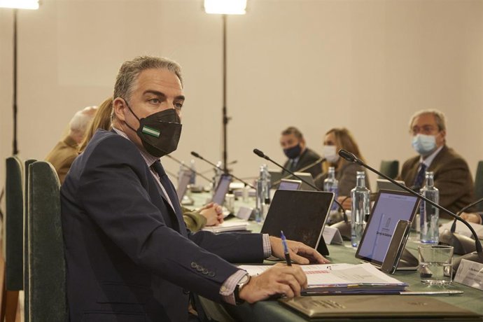 El consejero de Presidencia, Elías Bendodo, durante el Consejo de Gobierno en Carmona, a 22 de marzo de 2022 en Sevilla (Andalucía, España)