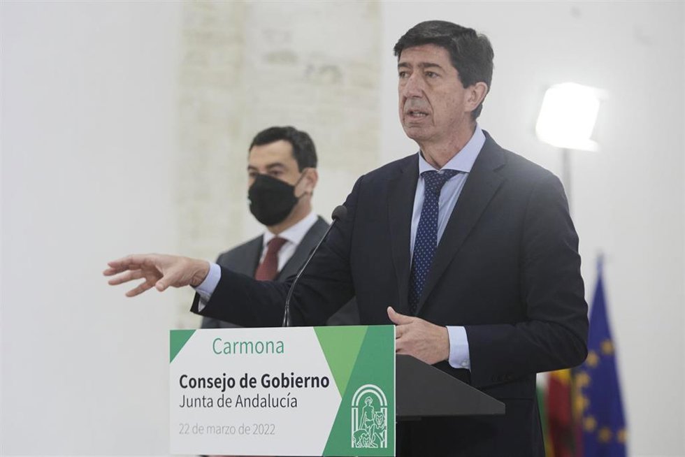 El vicepresidente de la Junta y consejero de Turismo, Juan Marín, durante la rueda de prensa tras el Consejo de Gobierno celebrado en Carmona, a 22 de marzo de 2022 en Sevilla (Andalucía, España)