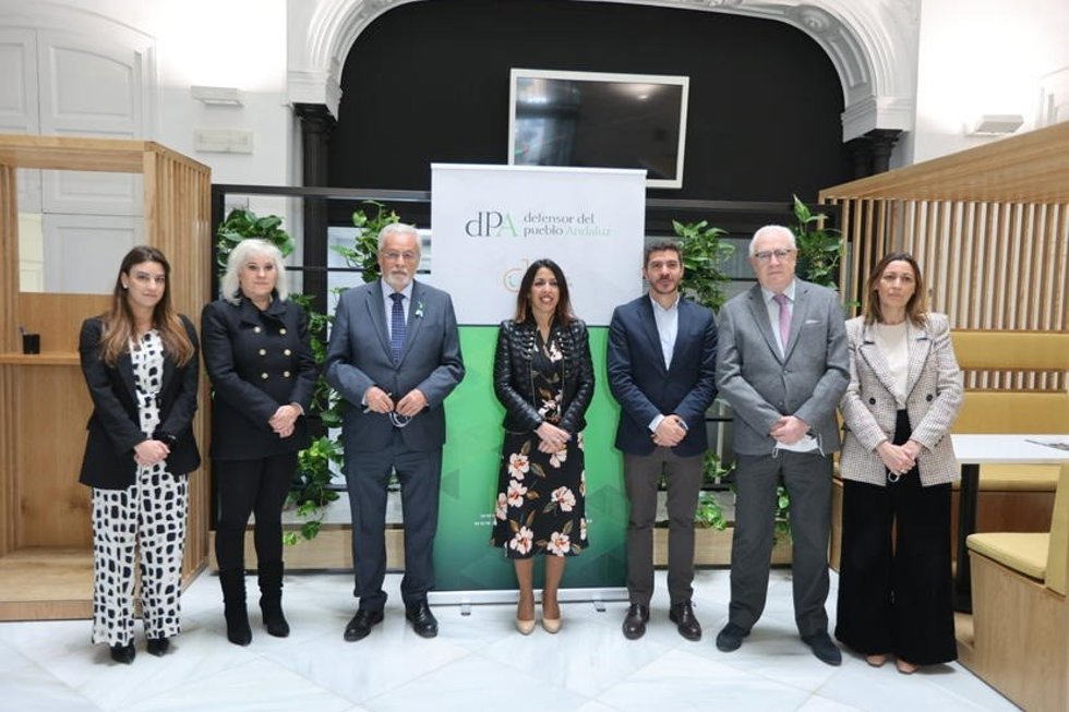 La presidenta del Parlamento de Andalucía conoce la rehabilitación y mejora de la sede del Defensor del Pueblo