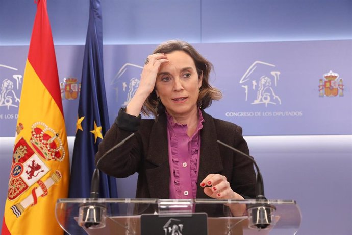 La portavoz del PP en el Congreso de los Diputados, Cuca Gamarra, interviene en una rueda de prensa previa a una reunión de la Junta de Portavoces, en el Congreso de los Diputados, a 22 de marzo de 2022, en Madrid (España).