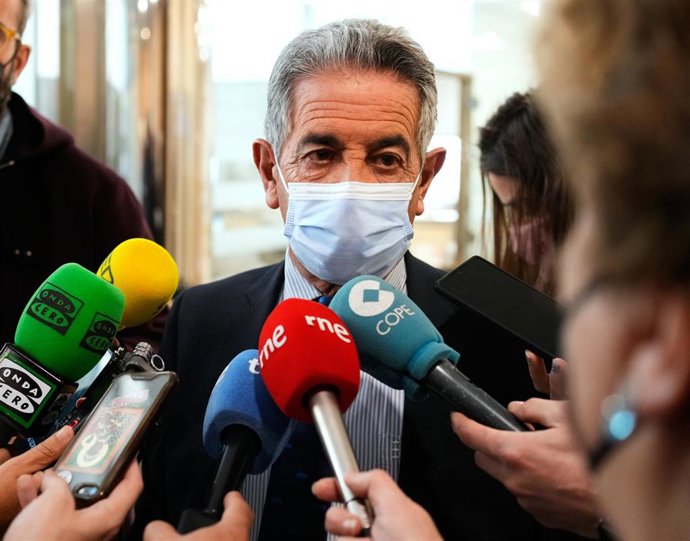 El presidente de Cantabria, Miguel Ángel Revilla, ofrece declaraciones a los medios 