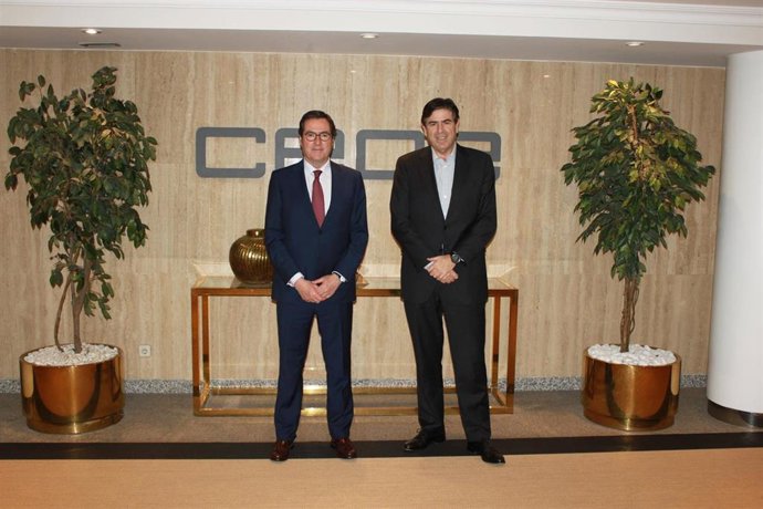 El presidente de la CEOE, Antonio Garamendi, y presidente de Kyndryl para España y Portugal, Luis Roca.