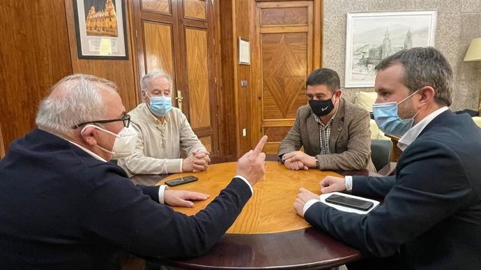 Reunión del alcalde de Jaén, Julio Millán, con el presidente de la Diputación, Francisco Reyes, y lospresidentes del CES local y provincial, Manuel Carcelén y Manuel Parras, respectivamente