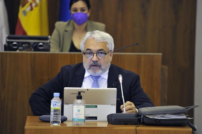 El letrado general de la Junta, José Manuel Jover, en la comisión de la Asamblea.
