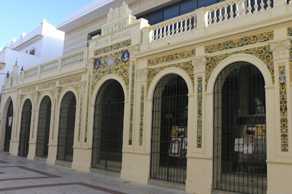 Archivo - Fachada del teatro Felipe Godínez de Moguer. Archivo.