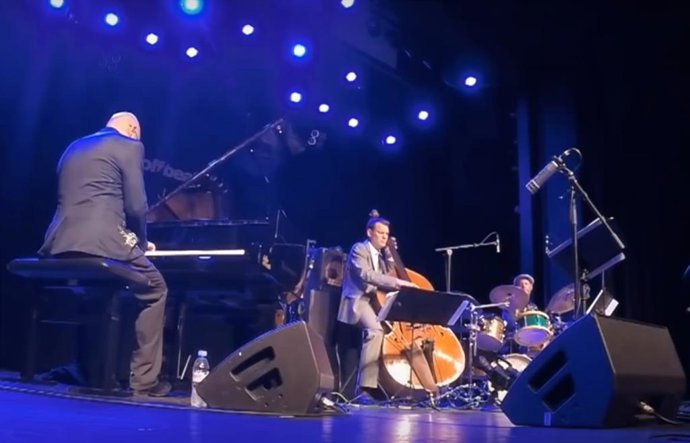 El trío Vein en el Jimmy Glass