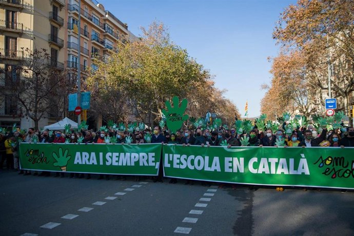 Archivo - Manifestación en defensa de la escuela en catalán
