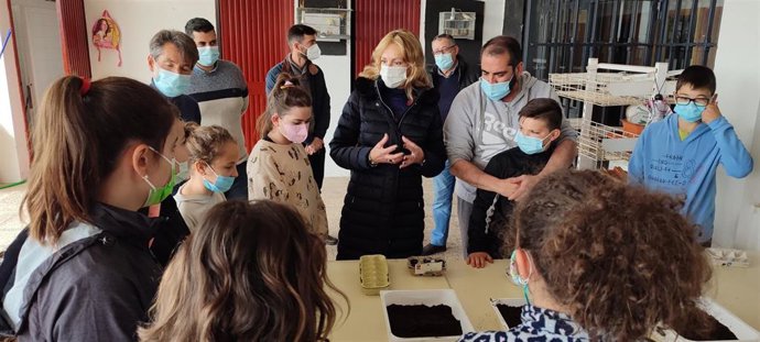 Troncoso visita el CEIP Victoria Díez.