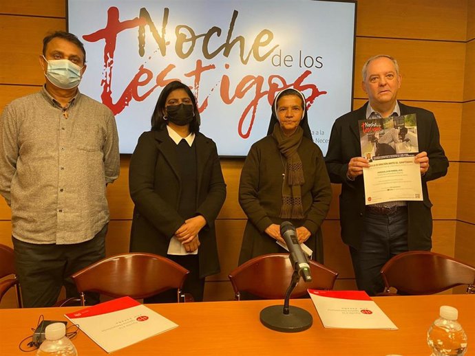 David y Marta, la hermana Gloria Narváez y Javier Menéndez Ros, director de ACN España.