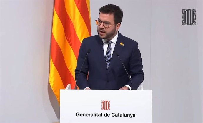 El presidente de la Generalitat, Pere Aragons, en la entrega de placas y medallas al trabajo Francesc Maci 2020 y 2021.