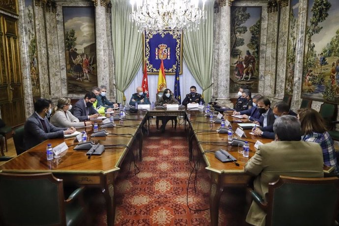 La delegada del Gobierno, Mercedes González, se reúne con representantes de seis importantes asociaciones de transporte y logística de la Comunidad de Madrid, integradas en el Comité Madrileño de Transporte por Carretera