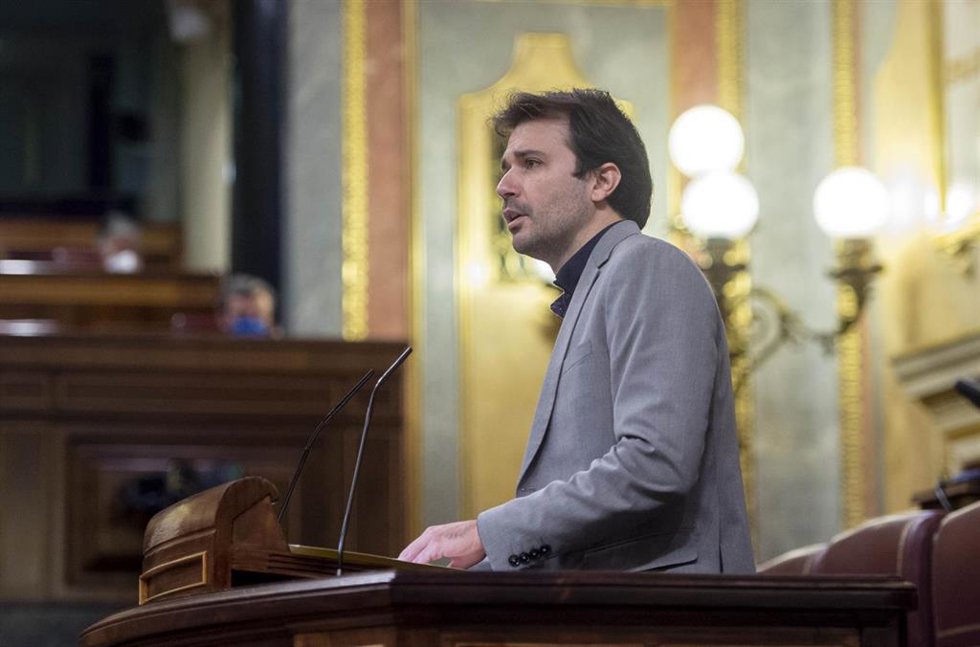 Archivo - El coordinador autonómico de Podemos en la Región de Murcia, Javier Sánchez Serna, interviene en una sesión plenaria en el Congreso de los Diputados, a 16 de diciembre de 2021, en Madrid, (España).