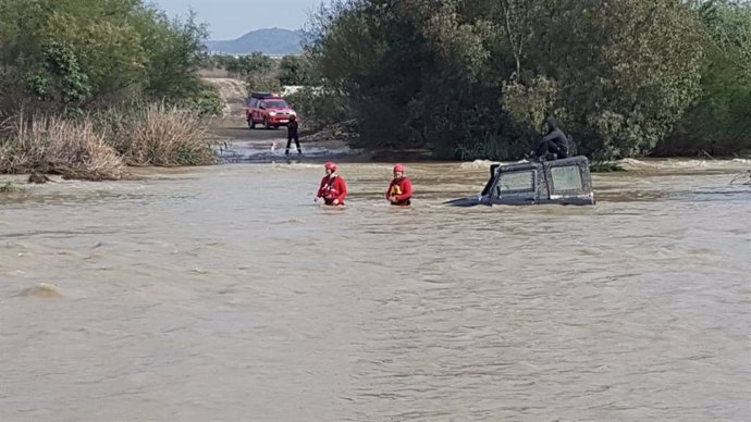 Rescate de una persona en el cauce del río Guadalhorce