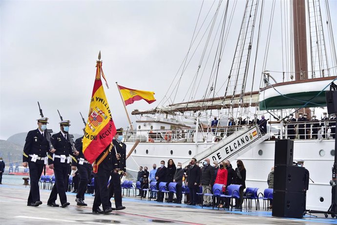 El Buque Escuela Juan Sebastian Elcano atraca en Cartagena para nombrar la terminal de cruceros con el nombre del marino que completó la circunavegación de la Tierra