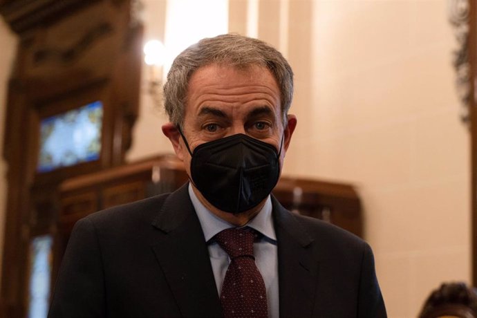 El expresidente del Gobierno José Luis Rodríguez Zapatero en el Ayuntamiento de A Coruña