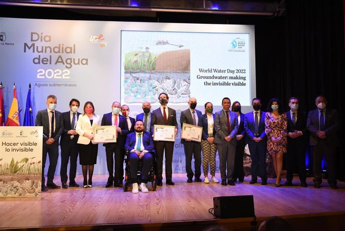 Foto de familia del acto institucional de la Junta con motivo del Día Mundial del Agua