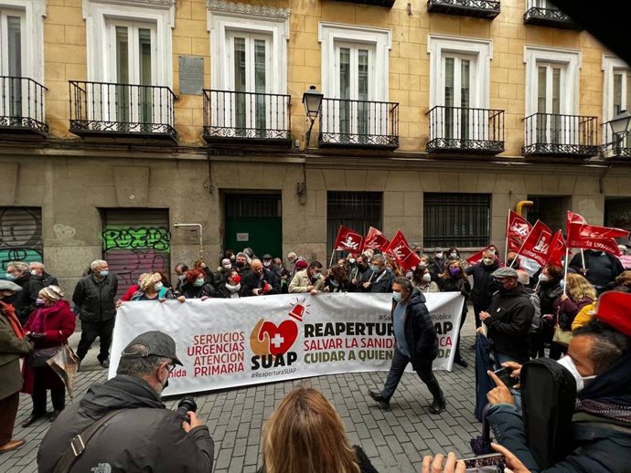 Concentración por la reapertura de SUAP frente a la Consejería de Sanidad