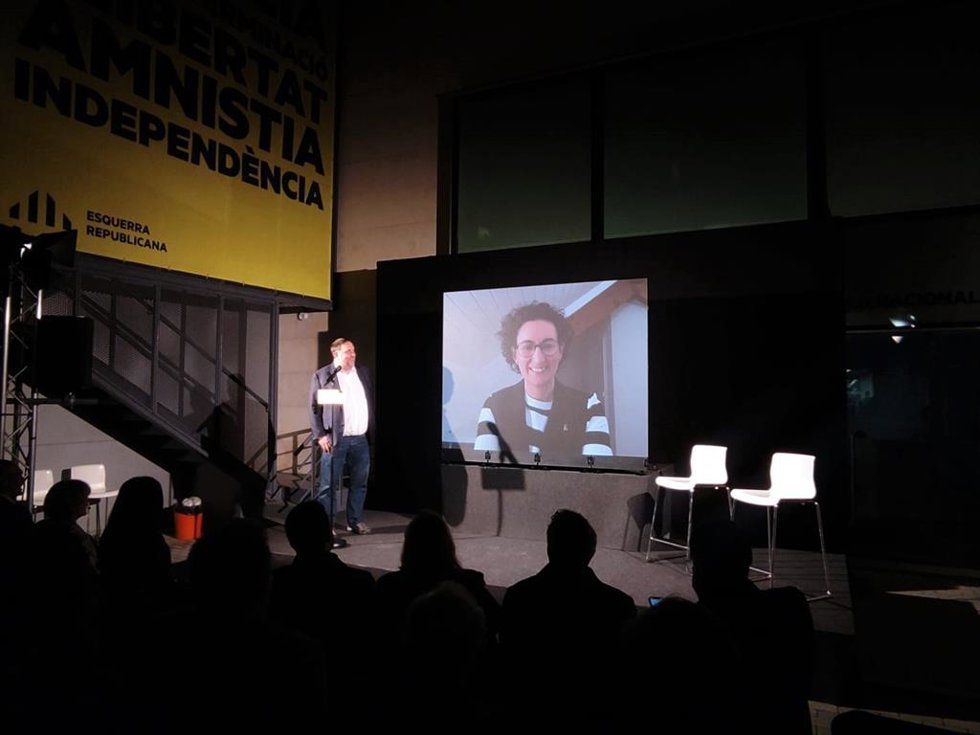 El líder de ERC, Oriol Junqueras, y la secretaria general del partido, Marta Rovira, en un acto con motivo del cuarto aniversario de la marcha de Rovira a Suiza.