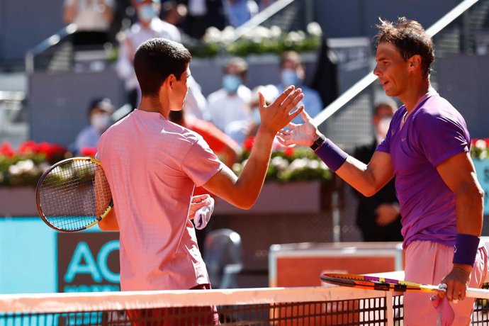 Archivo - Rafael Nadal of Spain saludates to Carlos Alcaraz of Spain after winning his Men's Singles match, round of 32, on the ATP Masters 1000 - Mutua Madrid Open 2021 at La Caja Magica on May 5, 2021 in Madrid, Spain.
