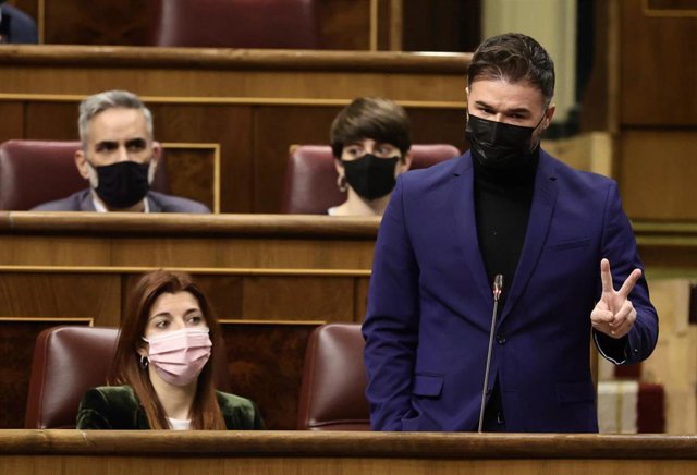 Archivo - El portavoz de ERC en el Congreso, Gabriel Rufián, interviene en una sesión plenaria en el Congreso de los Diputados.